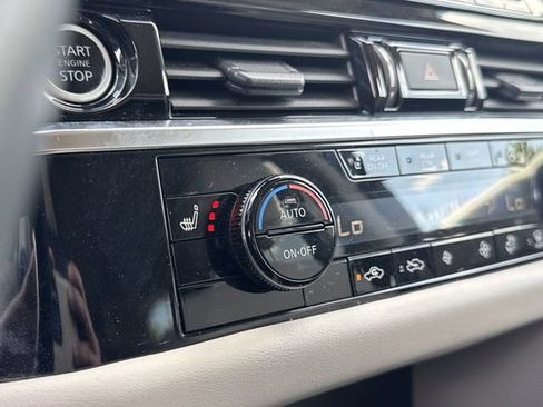 Used 2022 Nissan Pathfinder SL AWD/4WD image 35