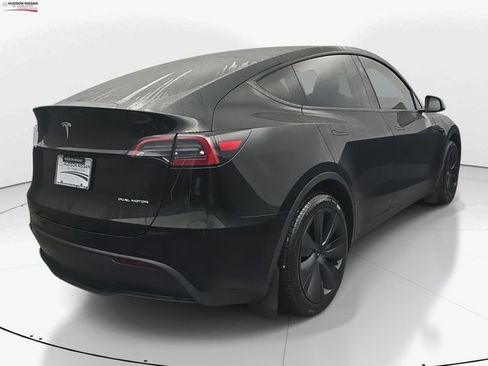 Used 2025 Tesla Model Y Long Range image 10