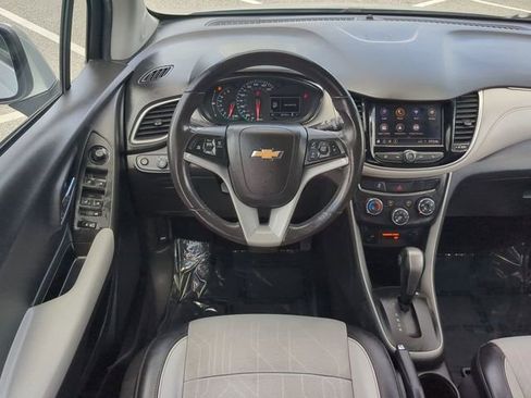 Used 2021 Chevrolet Trax LT w/ LT Convenience Package image 16
