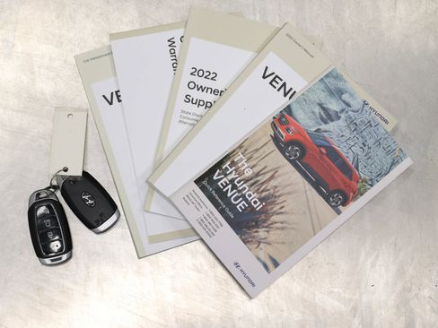 Used 2022 Hyundai Venue Limited image 5