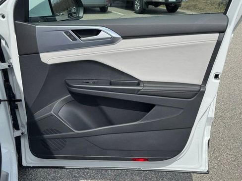 New 2026 Volkswagen Taos SE AWD/4WD image 27