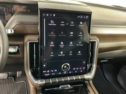 Used 2025 GMC Yukon Denali Ultimate AWD/4WD image 19