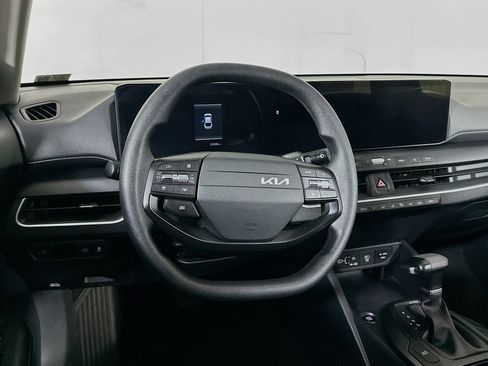 Used 2025 Kia K4 LXS image 18