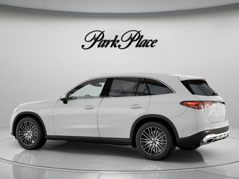 Used 2026 Mercedes-Benz GLC 300 image 11