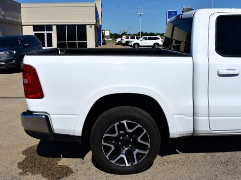 Used 2025 RAM 1500 Laramie AWD/4WD image 10