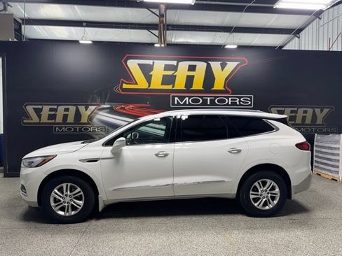 Used 2020 Buick Enclave Essence w/ Sound and Sites Package AWD/4WD image 2