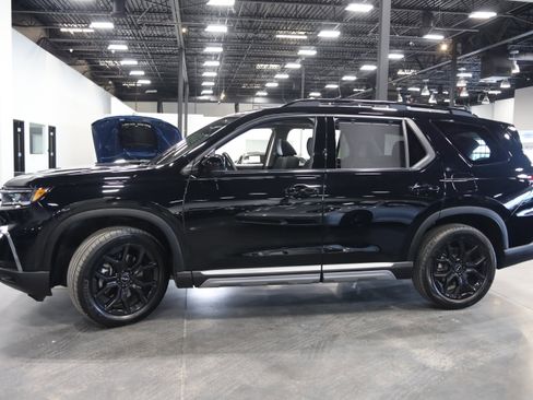 Used 2025 Honda Pilot Elite image 9