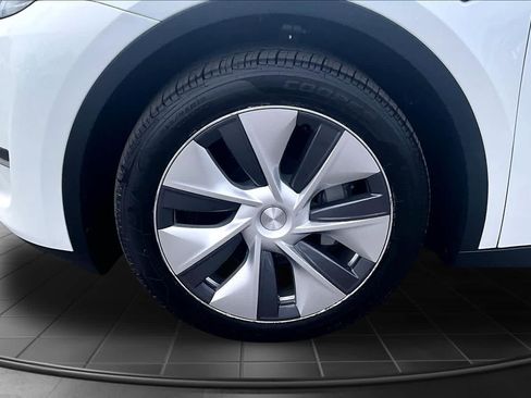 Used 2023 Tesla Model Y Long Range AWD/4WD image 8