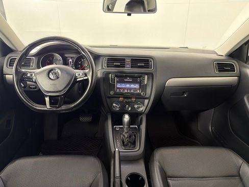 Used 2017 Volkswagen Jetta SE image 25