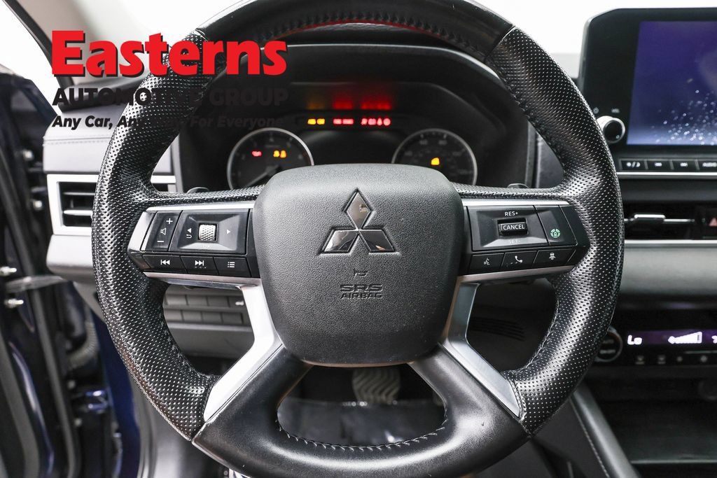 Used 2023 Mitsubishi Outlander SE AWD/4WD image 12