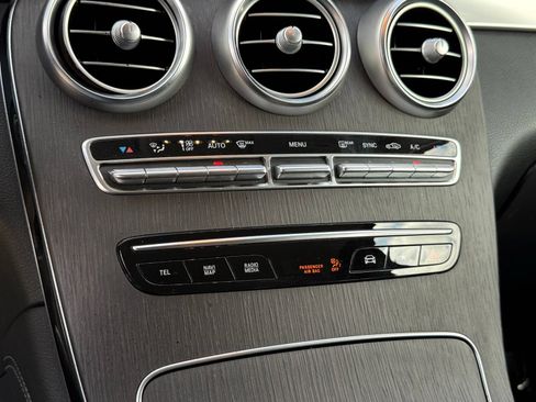 Used 2021 Mercedes-Benz GLC 300 w/ Premium Package image 33