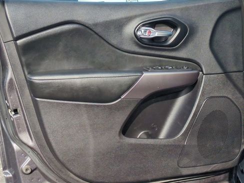 Used 2021 Jeep Cherokee Latitude Plus image 23