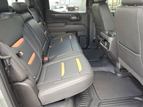 Used 2025 GMC Sierra 1500 AT4 w/ AT4 Premium Package AWD/4WD image 14