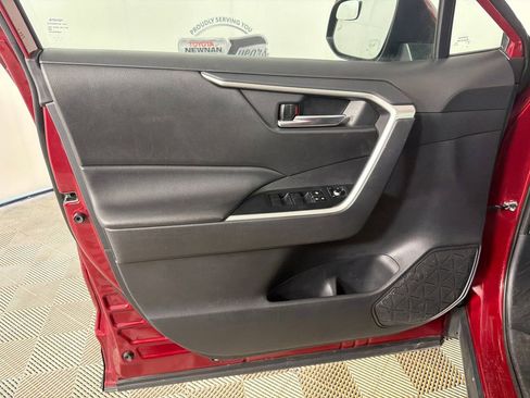 Used 2020 Toyota RAV4 XLE w/ Convenience Package AWD/4WD image 11