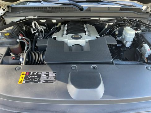 Used 2020 Cadillac Escalade Luxury RWD image 21