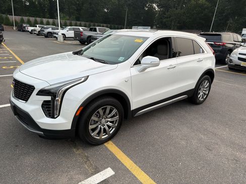 Certified 2023 Cadillac XT4 Premium Luxury w/ Cold Weather Package FWD image 6