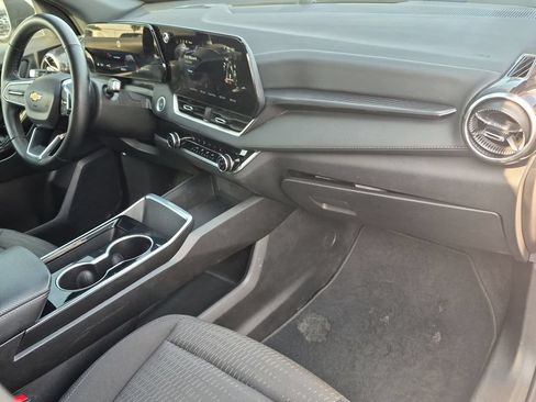 Used 2025 Chevrolet Equinox LT AWD/4WD image 32