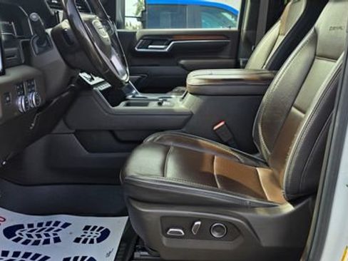 Used 2025 GMC Sierra 3500 Denali AWD/4WD image 9