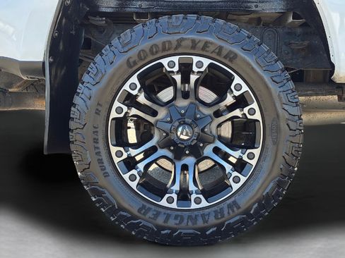 Used 2018 Ford F250 XLT w/ FX4 Off-Road Package AWD/4WD image 9