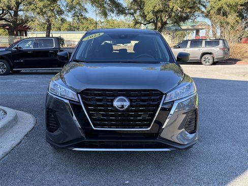 Used 2024 Nissan Kicks S image 10