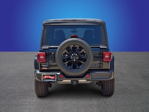 Used 2021 Jeep Wrangler Unlimited Sahara w/ Cold Weather Group AWD/4WD image 5
