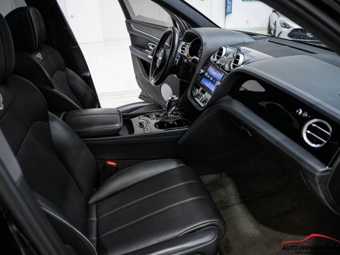 Used 2018 Bentley Bentayga image 13