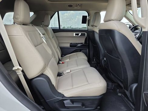 Used 2020 Ford Explorer XLT w/ Equipment Group 202A AWD/4WD image 28