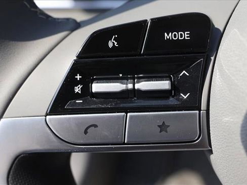 New 2025 Hyundai Elantra SEL image 14