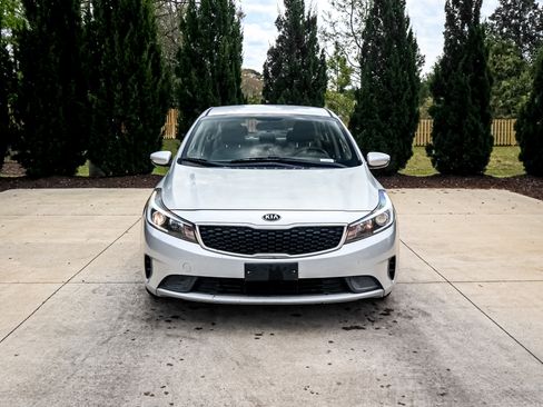 Used 2017 Kia Forte LX w/ LX Popular Package image 3