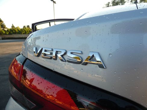 Used 2020 Nissan Versa S image 72