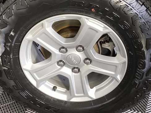 Used 2018 Jeep Wrangler Sport AWD/4WD image 28
