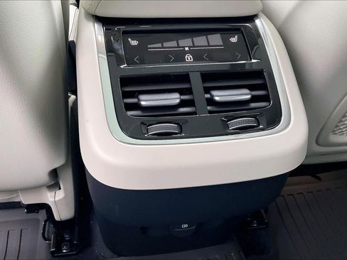 New 2026 Volvo XC60 B5 Ultra w/ Climate Package image 16