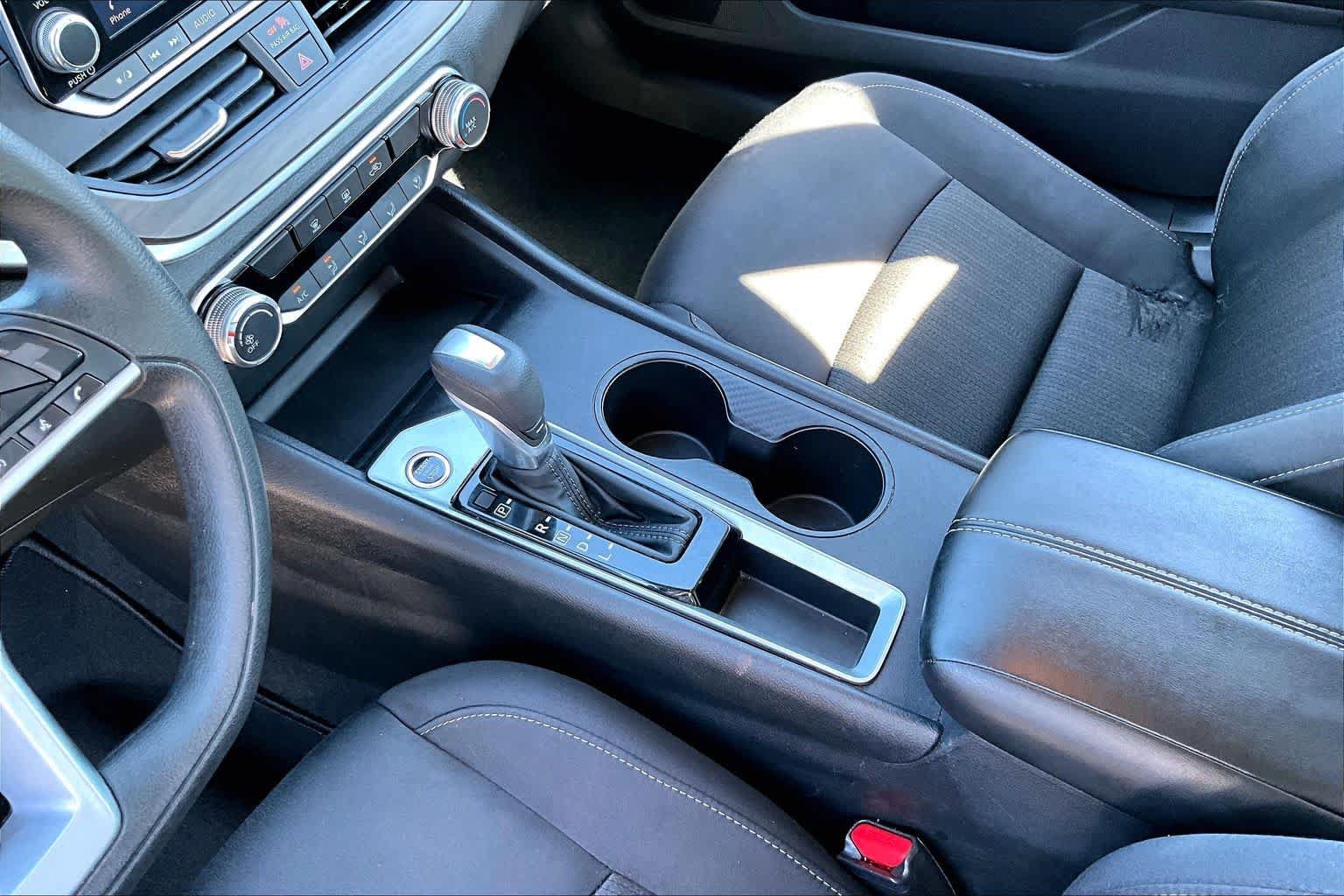 Used 2025 Nissan Altima 2.5 SV FWD image 17