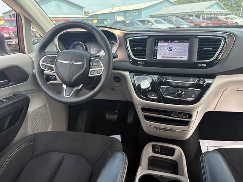 Used 2023 Chrysler Voyager LX FWD image 25