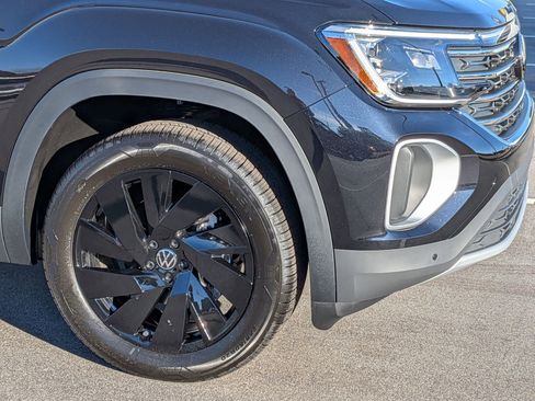 New 2026 Volkswagen Atlas SE image 9