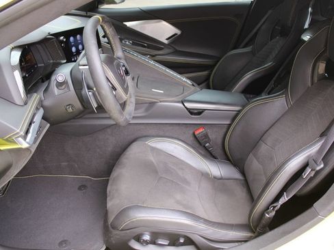 Used 2022 Chevrolet Corvette Stingray Premium Cpe w/ Z51 Performance Package RWD image 18