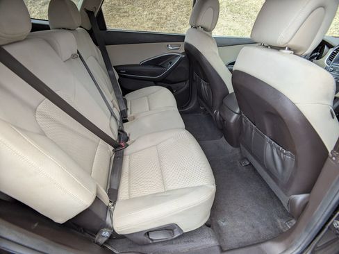 Used 2019 Hyundai Santa Fe XL SE FWD image 12