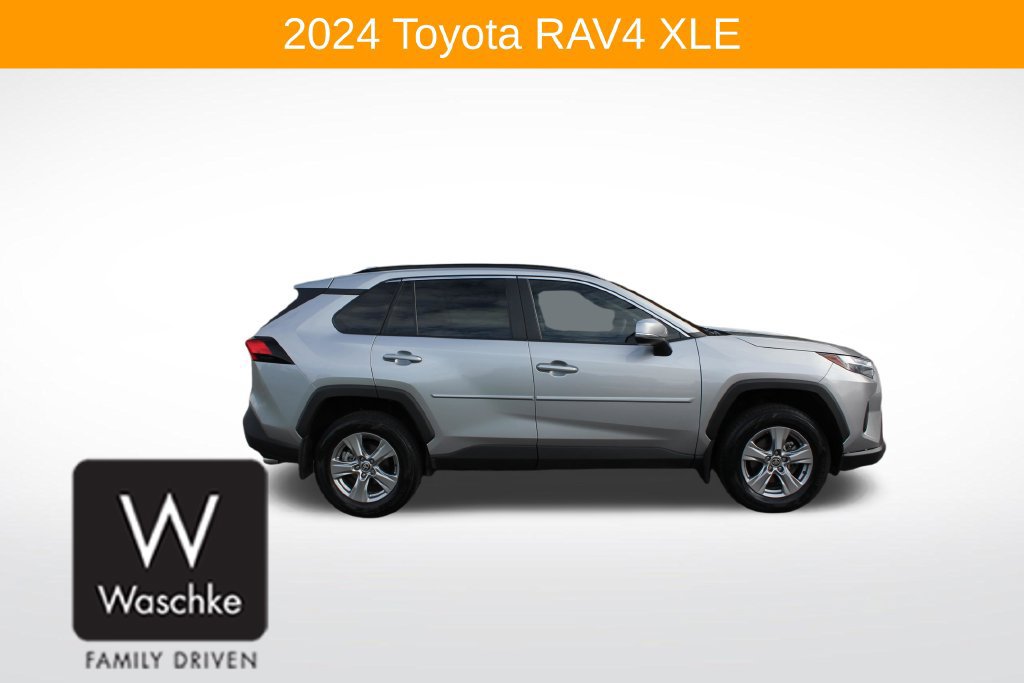 Used 2024 Toyota RAV4 XLE AWD/4WD image 8