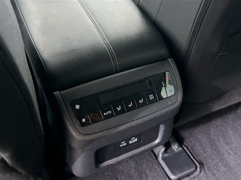 Used 2025 Nissan Pathfinder SV FWD image 26