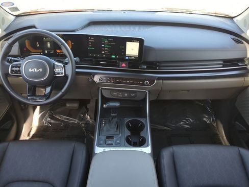 Used 2025 Kia Carnival image 14