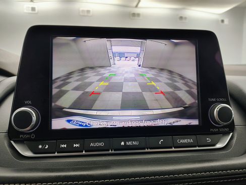 Used 2023 Nissan Rogue SV AWD/4WD image 3