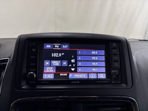 Used 2018 Dodge Grand Caravan SE w/ UConnect Hands-Free Group image 33