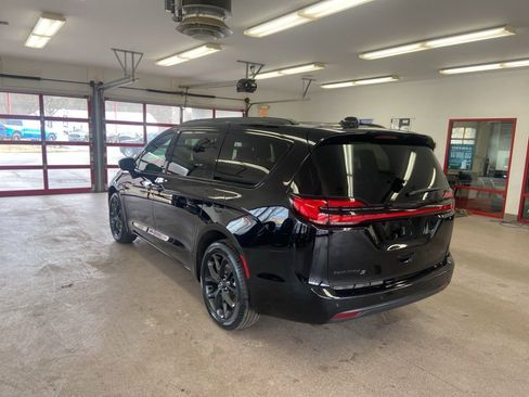 New 2026 Chrysler Pacifica Select image 11