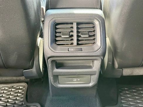 Certified 2022 Volkswagen Taos SE FWD image 18