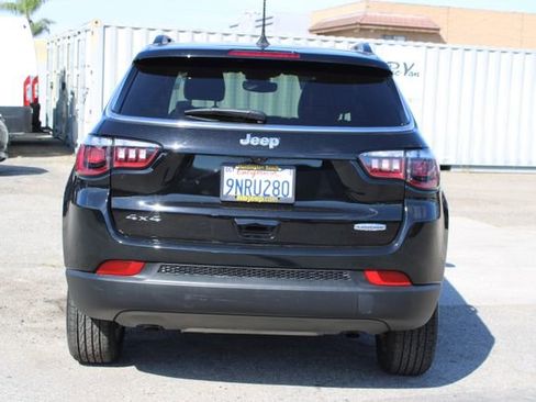 Used 2025 Jeep Compass Latitude image 4
