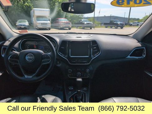 Used 2019 Jeep Cherokee Limited AWD/4WD image 14