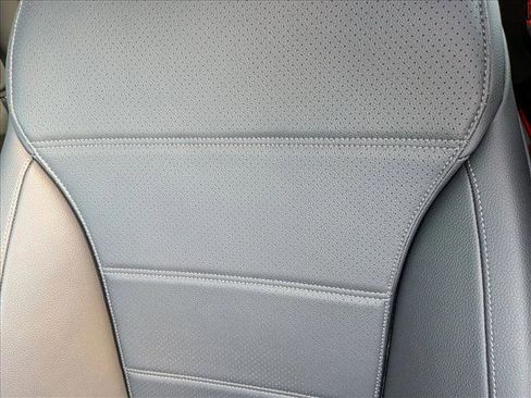 Used 2025 Mercedes-Benz GLC 300 4MATIC image 14