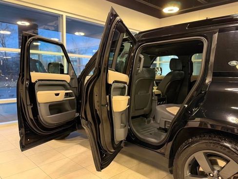 Used 2022 Land Rover Defender 110 X-Dynamic SE image 15