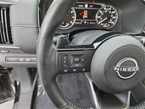 Certified 2025 Nissan Pathfinder SL image 9