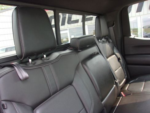 Used 2019 Chevrolet Silverado 1500 High Country w/ Technology Package AWD/4WD image 18